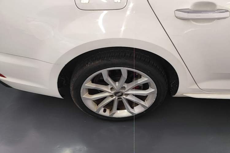 Used Audi A4L 2018 30th Anniversary Edition 40 TFSI Fashion Model Right Rear Wheel Hub