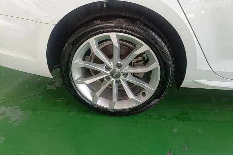 Used Audi A4L 2018 30th Anniversary Edition 40 TFSI Fashion Model Right Rear Wheel Hub