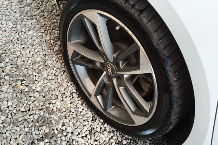 Used Audi A4L 2018 30th Anniversary Edition 40 TFSI Trendy Model Right Rear Wheel Hub