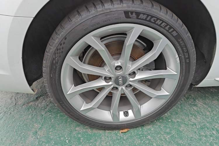 Used Audi A4L 2018 30th Anniversary Edition 40 TFSI Fashion Model Right Rear Wheel Hub