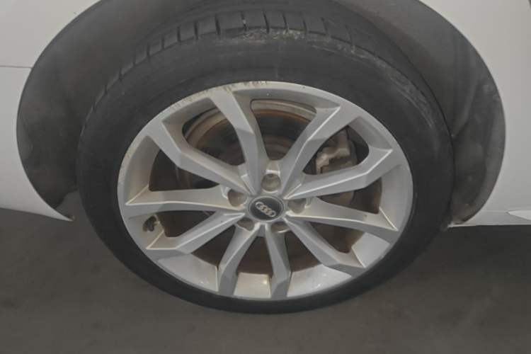 Used Audi A4L 2018 30th Anniversary Edition 40 TFSI Trendy Model Right Rear Wheel Hub