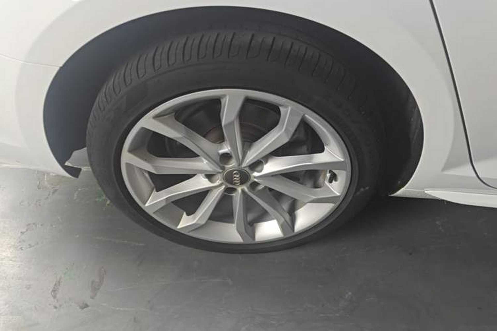 Used Audi A4L 2018 30th Anniversary Edition 40 TFSI Fashion Model Right Rear Wheel Hub