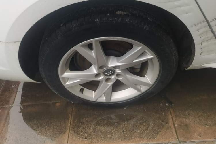 Used Audi A4L 2018 30th Anniversary Edition 40 TFSI Trendy Model Right Rear Wheel Hub