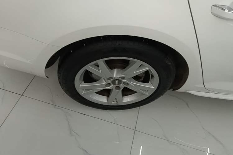 Used Audi A4L 2018 30th Anniversary Edition 40 TFSI Trendy Model Right Rear Wheel Hub