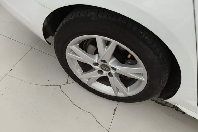 Used Audi A4L 2018 30th Anniversary Edition 40 TFSI Trendy Model Right Rear Wheel Hub