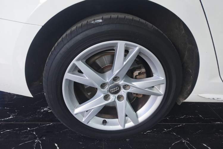 Used Audi A4L 2018 30th Anniversary Edition 40 TFSI Trendy Model Right Rear Wheel Hub