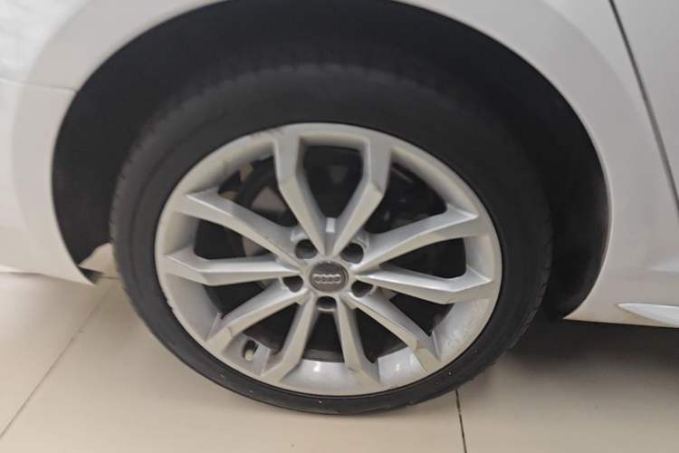 Used Audi A4L 2018 30th Anniversary Edition 40 TFSI Fashion Model Right Rear Wheel Hub