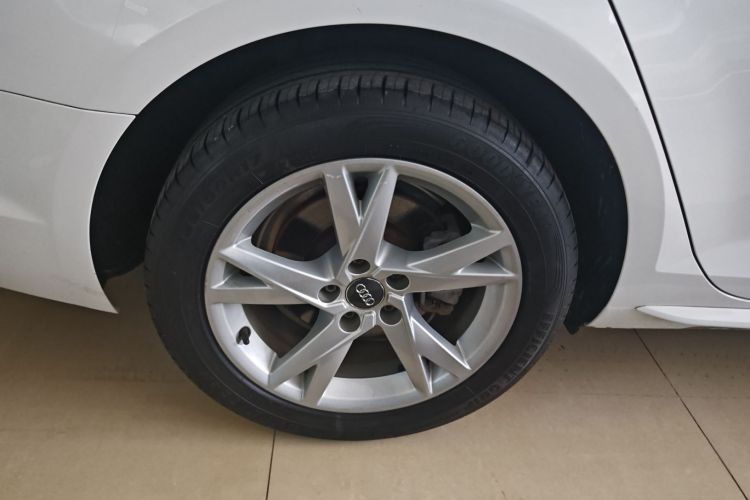 Used Audi A4L 2018 30th Anniversary Edition 40 TFSI Trendy Model Right Rear Wheel Hub