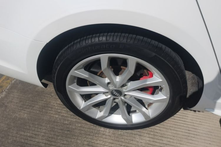 Used Audi A4L 2018 30th Anniversary Edition 45 TFSI quattro Individual Sport Edition Right Rear Wheel Hub