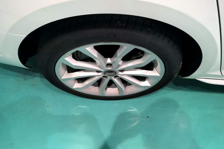 Used Audi A4L 2018 30th Anniversary Edition 40 TFSI Trendy Model Right Rear Wheel Hub