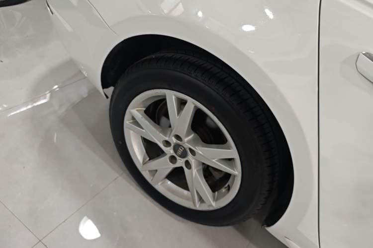 Used Audi A4L 2018 30th Anniversary Edition 40 TFSI Trendy Model Right Rear Wheel Hub
