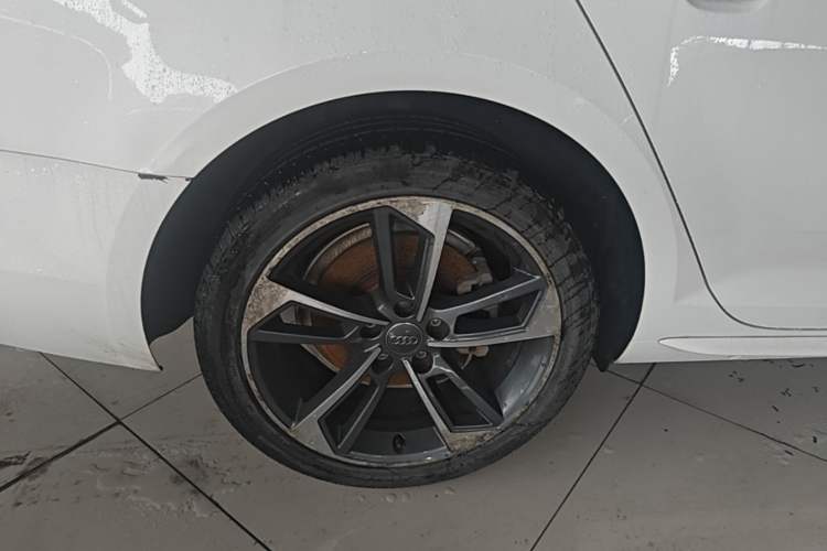 Used Audi A4L 2018 30th Anniversary Edition 40 TFSI Trendy Model Right Rear Wheel Hub
