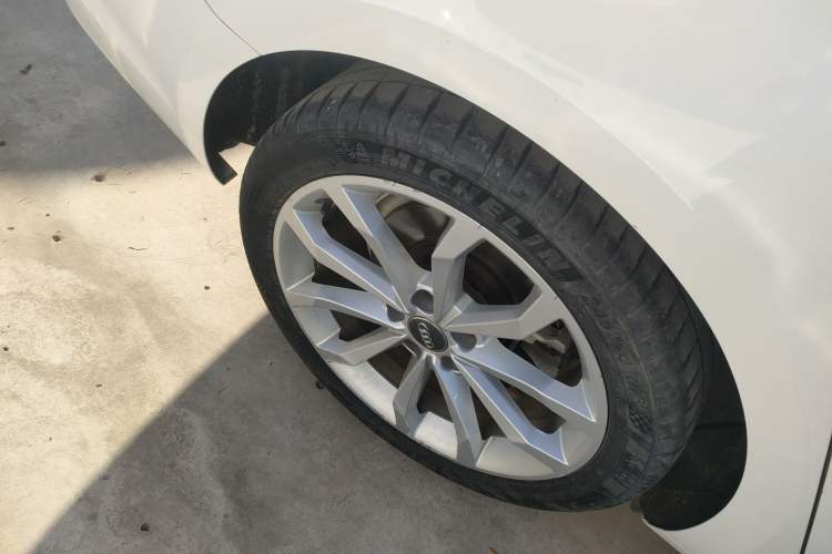 Used Audi A4L 2018 30th Anniversary Edition 40 TFSI Fashion Model Right Rear Wheel Hub