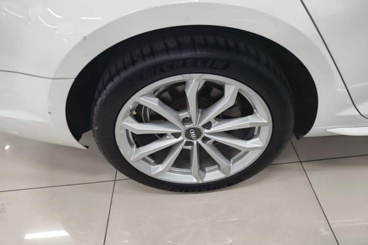 Used Audi A4L 2018 30th Anniversary Edition 40 TFSI Trendy Model Right Rear Wheel Hub