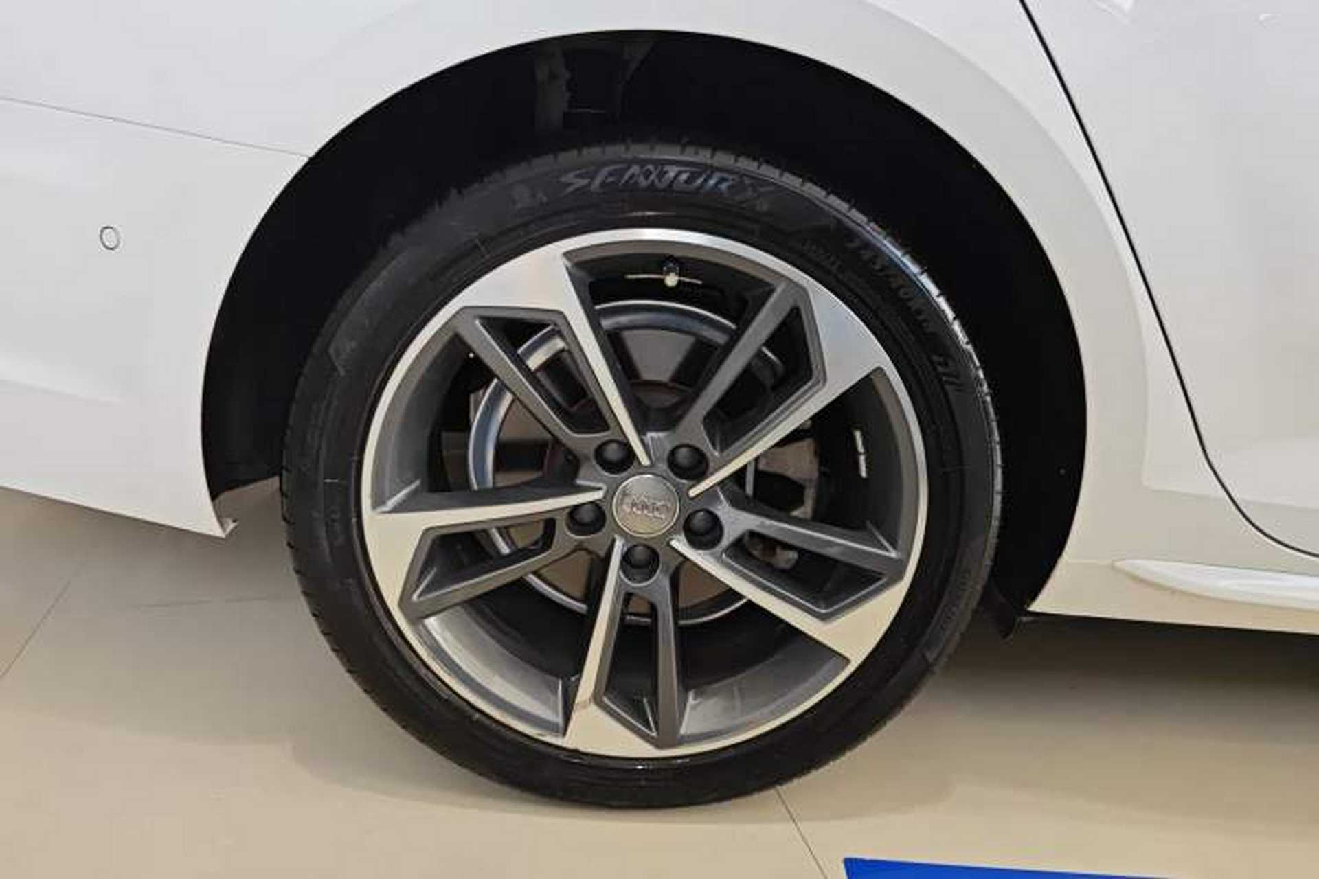 Used Audi A4L 2018 30th Anniversary Edition 40 TFSI Sport Edition Right Rear Wheel Hub