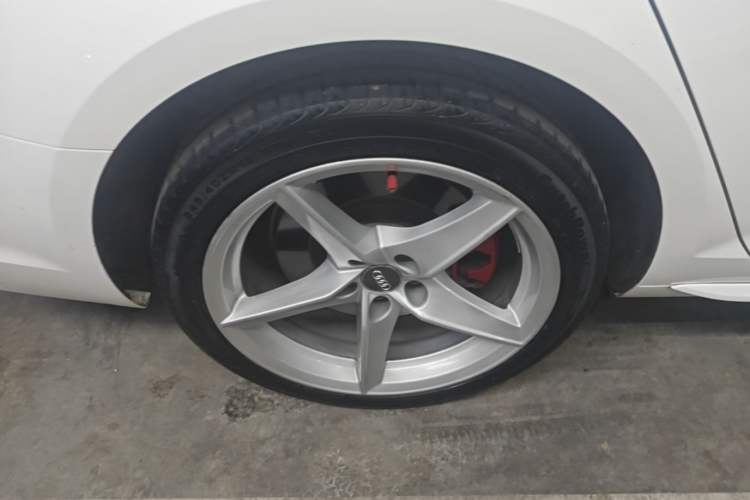 Used Audi A4L 2018 30th Anniversary Edition 45 TFSI quattro Individual Sport Edition Right Rear Wheel Hub