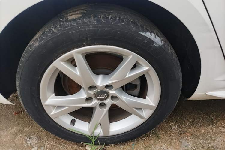 Used Audi A4L 2018 30th Anniversary Edition 40 TFSI Trendy Model Right Rear Wheel Hub