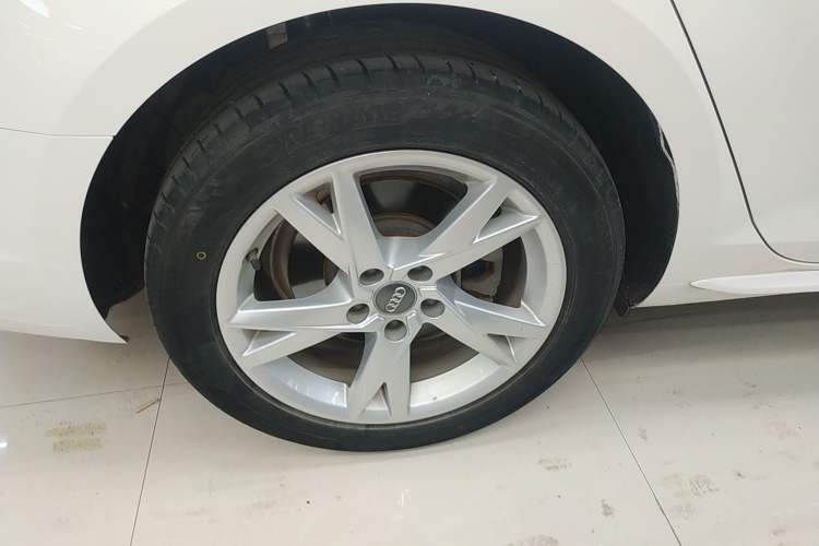 Used Audi A4L 2018 30th Anniversary Edition 40 TFSI Trendy Model Right Rear Wheel Hub