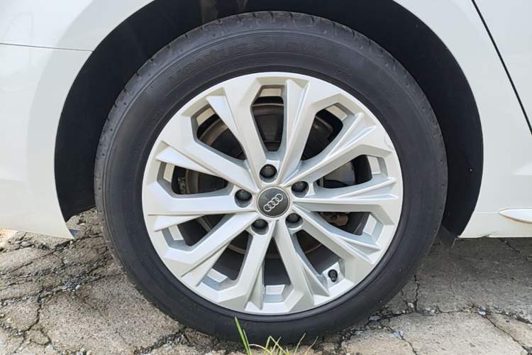 Used Audi A4L 2018 30th Anniversary Edition 40 TFSI Trendy Model Right Rear Wheel Hub