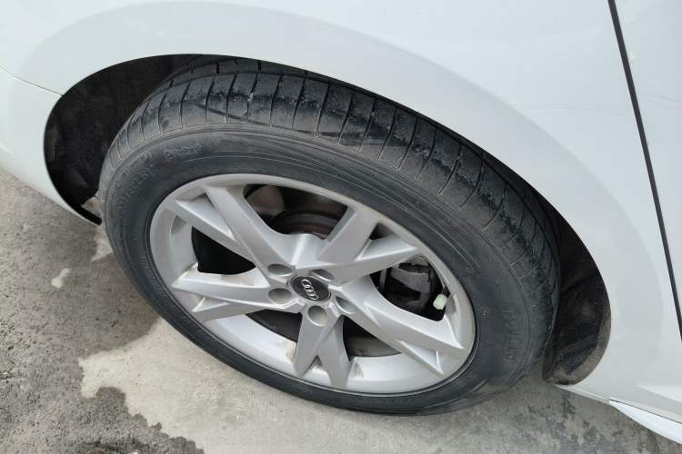 Used Audi A4L 2018 30th Anniversary Edition 40 TFSI Trendy Model Right Rear Wheel Hub