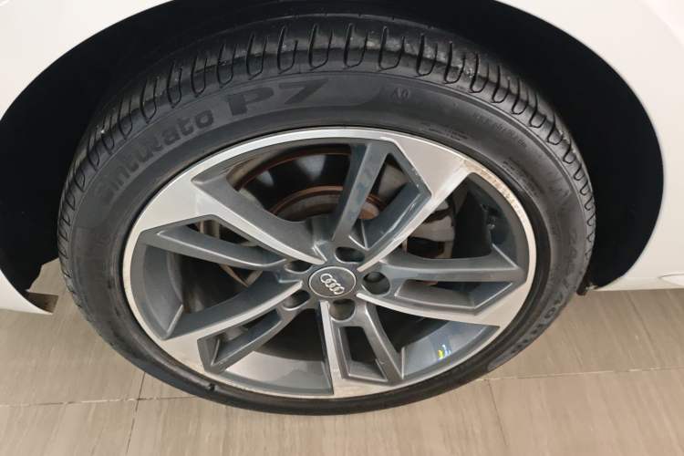 Used Audi A4L 2018 30th Anniversary Edition 40 TFSI Sport Edition Right Rear Wheel Hub