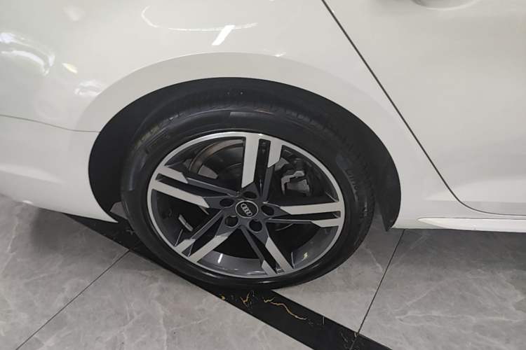 Used Audi A4L 2018 30th Anniversary Edition 40 TFSI Trendy Model Right Rear Wheel Hub