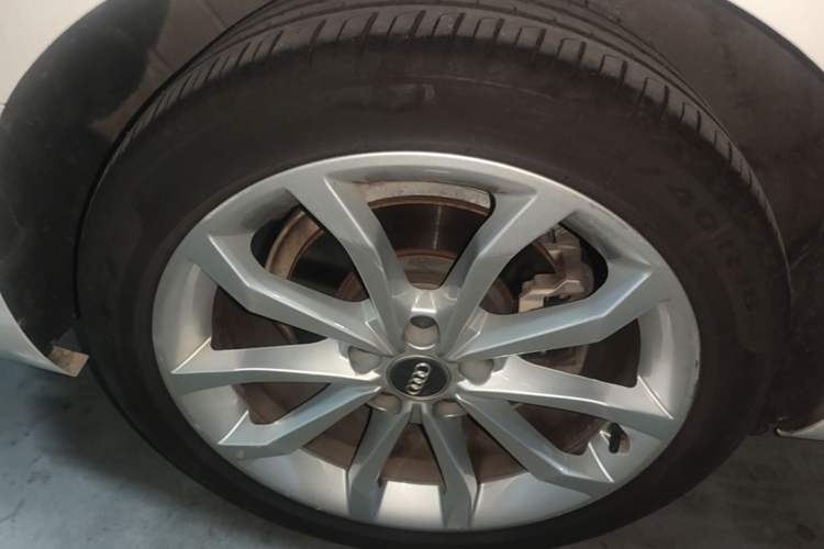 Used Audi A4L 2018 30th Anniversary Edition 40 TFSI Fashion Model Right Rear Wheel Hub