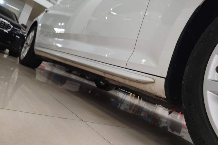 Used Audi A4L 2018 30th Anniversary Edition 40 TFSI Fashion Model Right Side Sill