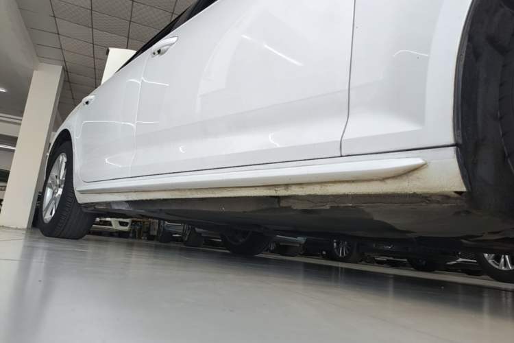 Used Audi A4L 2018 30th Anniversary Edition 40 TFSI Trendy Model Right Side Sill