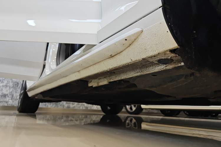 Used Audi A4L 2018 30th Anniversary Edition 40 TFSI Sport Edition Right Side Sill