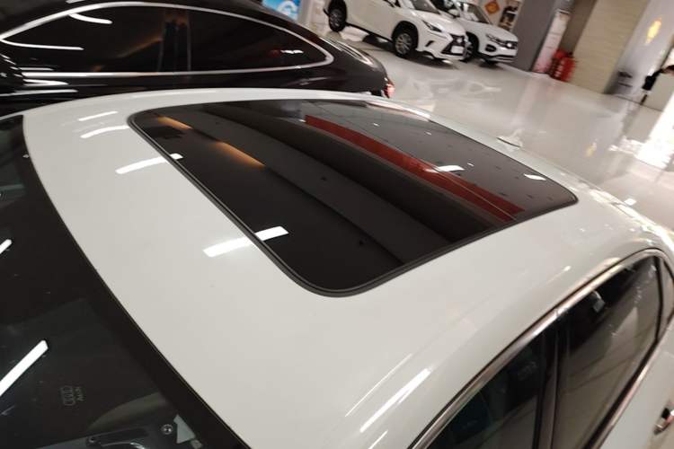 Used Audi A4L 2018 30th Anniversary Edition 40 TFSI Fashion Model Roof