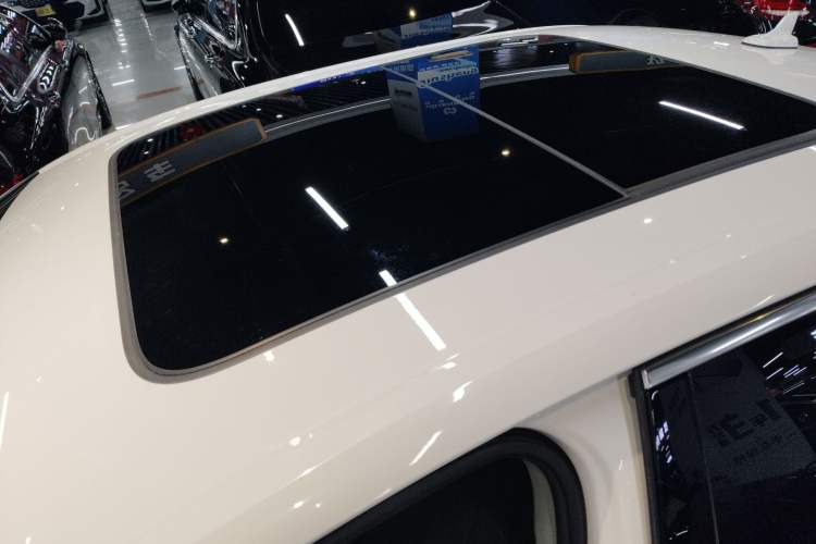 Used Audi A4L 2018 30th Anniversary Edition 40 TFSI Fashion Model Roof