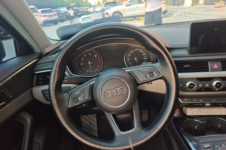 Used Audi A4L 2018 30th Anniversary Edition 40 TFSI Trendy Model Steering Wheel