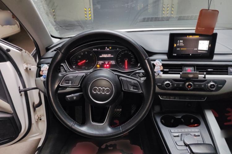 Used Audi A4L 2018 30th Anniversary Edition 40 TFSI Trendy Model Steering Wheel