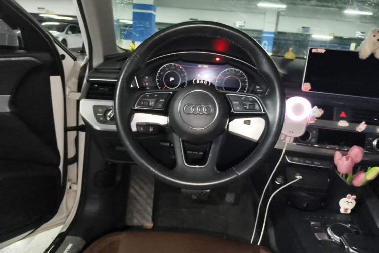 Used Audi A4L 2018 30th Anniversary Edition 40 TFSI Fashion Model Steering Wheel