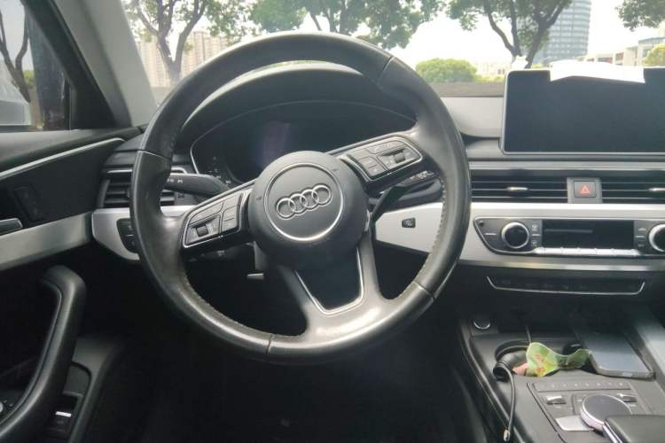 Used Audi A4L 2018 30th Anniversary Edition 40 TFSI Fashion Model Steering Wheel