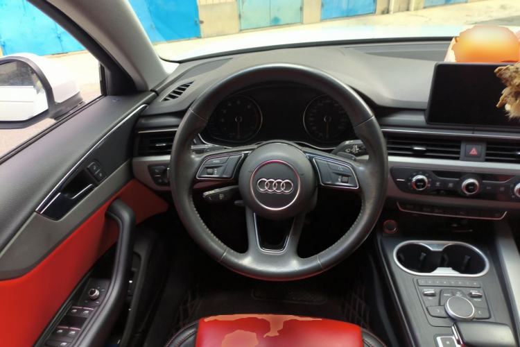 Used Audi A4L 2018 30th Anniversary Edition 40 TFSI Trendy Model Steering Wheel