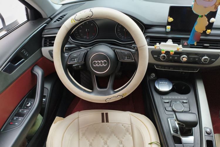 Used Audi A4L 2018 30th Anniversary Edition 40 TFSI Trendy Model Steering Wheel