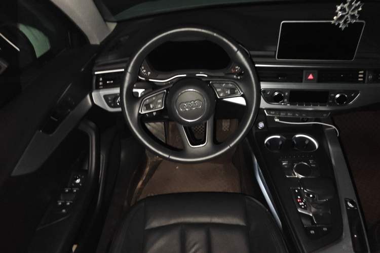 Used Audi A4L 2018 30th Anniversary Edition 40 TFSI Fashion Model Steering Wheel