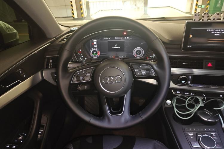 Used Audi A4L 2018 30th Anniversary Edition 40 TFSI Fashion Model Steering Wheel