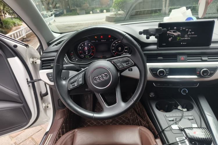 Used Audi A4L 2018 30th Anniversary Edition 40 TFSI Fashion Model Steering Wheel