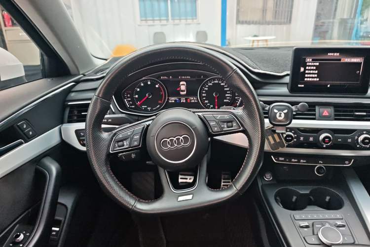Used Audi A4L 2018 30th Anniversary Edition 40 TFSI Trendy Model Steering Wheel