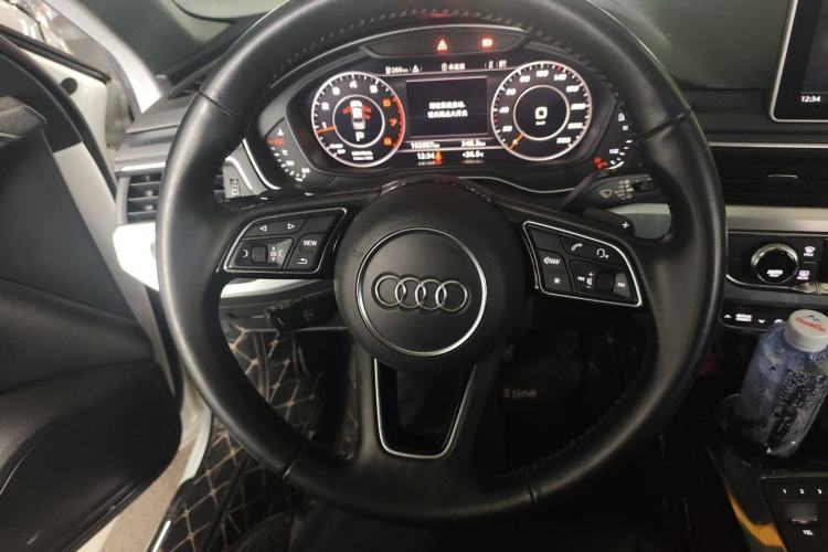 Used Audi A4L 2018 30th Anniversary Edition 40 TFSI Fashion Model Steering Wheel