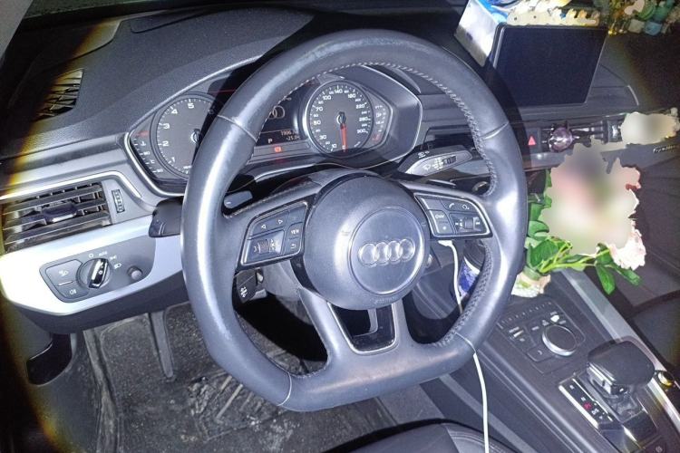 Used Audi A4L 2018 30th Anniversary Edition 45 TFSI quattro Individual Sport Edition Steering Wheel