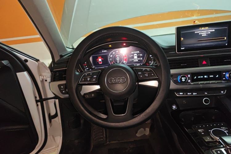 Used Audi A4L 2018 30th Anniversary Edition 40 TFSI Fashion Model Steering Wheel
