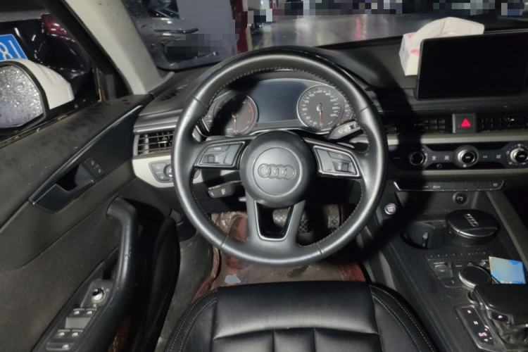 Used Audi A4L 2018 30th Anniversary Edition 30 TFSI Ambition Model Steering Wheel
