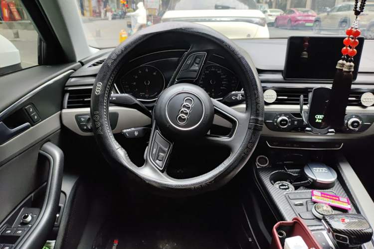 Used Audi A4L 2018 30th Anniversary Edition 40 TFSI Trendy Model Steering Wheel