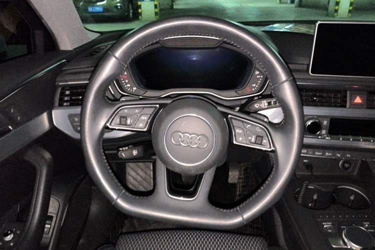 Used Audi A4L 2018 30th Anniversary Edition 40 TFSI Sport Edition Steering Wheel
