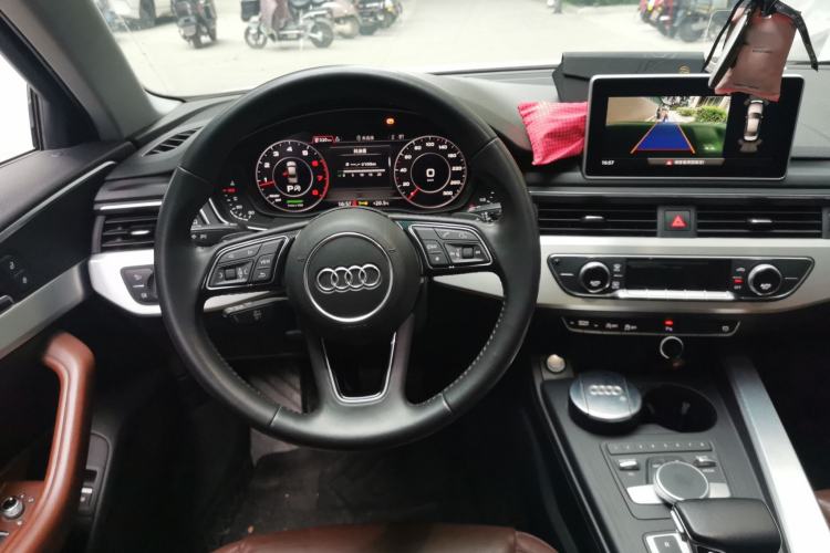 Used Audi A4L 2018 30th Anniversary Edition 40 TFSI Fashion Model Steering Wheel