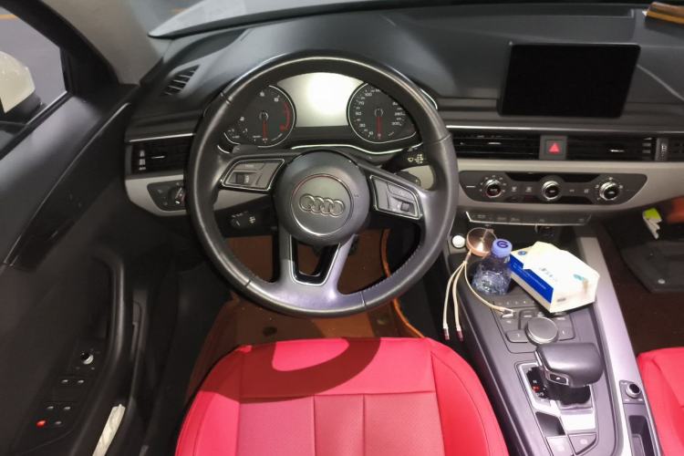 Used Audi A4L 2018 30th Anniversary Edition 40 TFSI Trendy Model Steering Wheel
